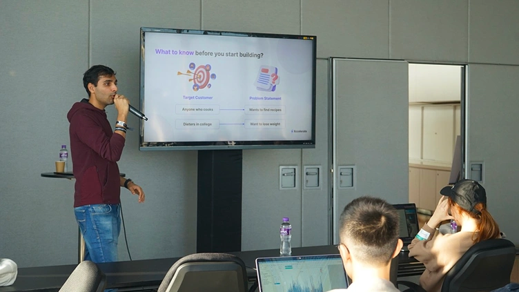 Siddharth Agarwal speaking at Solana Hacker House 2023
